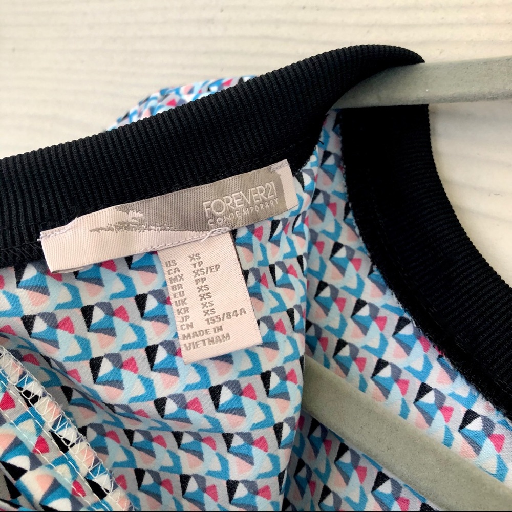 Forever21 Contemporary Geometric Pattern Top! - Picture 2 of 7
